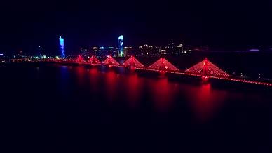 航拍南昌朝阳大桥夜景城市交通视频的预览图